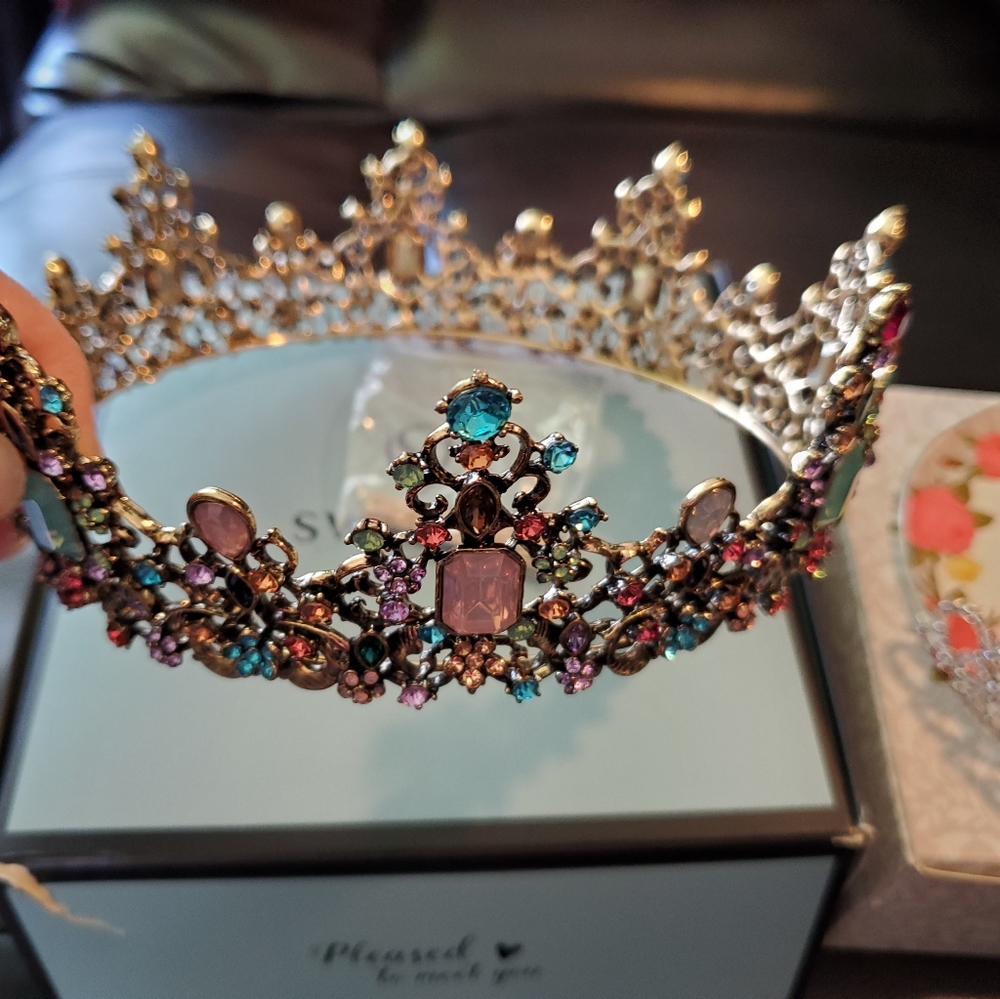 Adult Crown Headwear